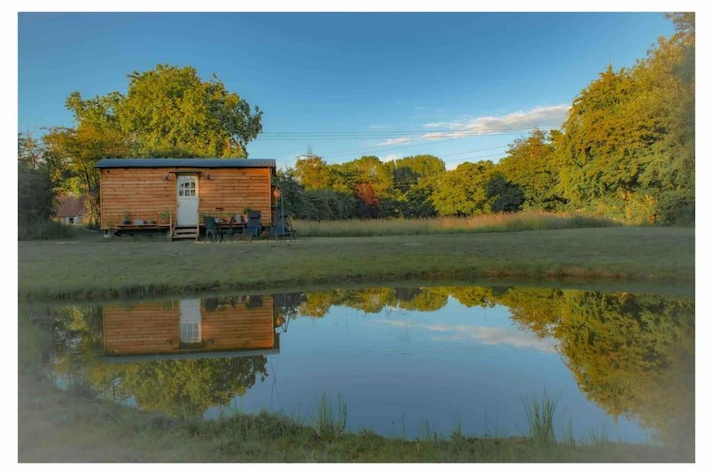 Mountbatten Shepherds Hut & Buckhurst Shepherds Hut Ashford  Exterior foto