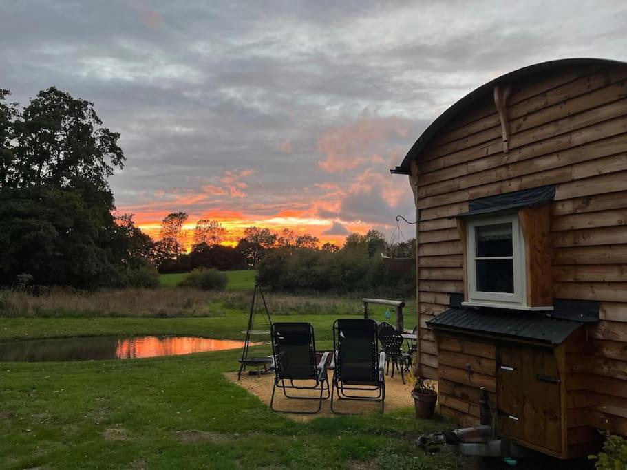 Mountbatten Shepherds Hut & Buckhurst Shepherds Hut Ashford  Exterior foto