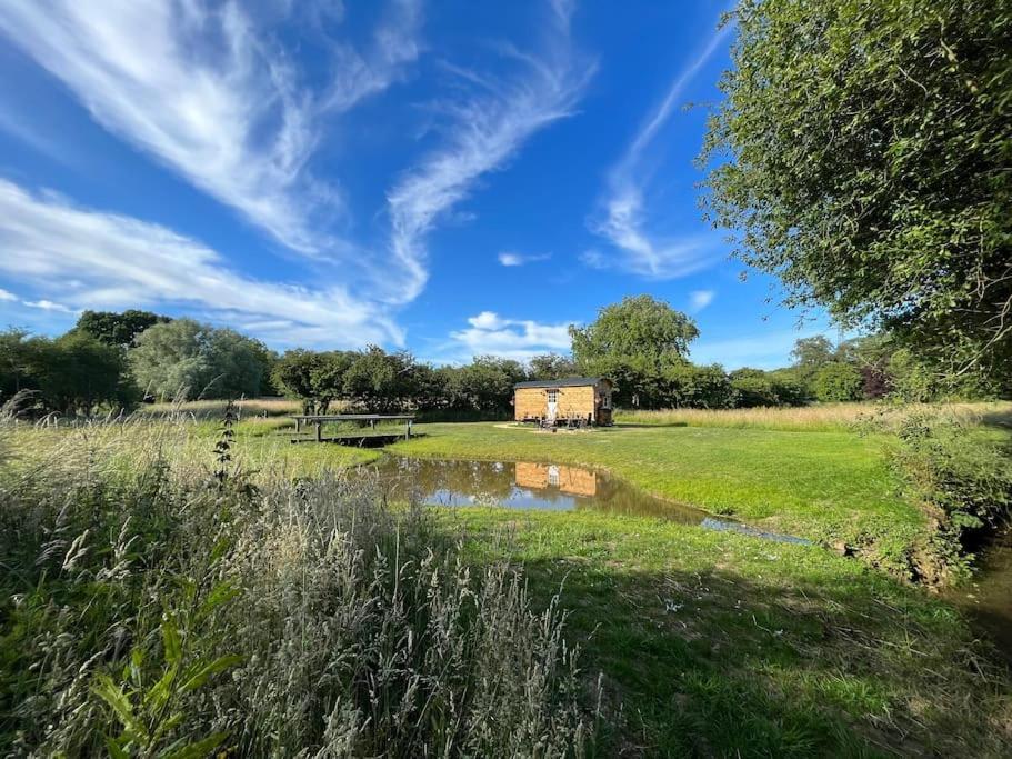 Mountbatten Shepherds Hut & Buckhurst Shepherds Hut Ashford  Exterior foto