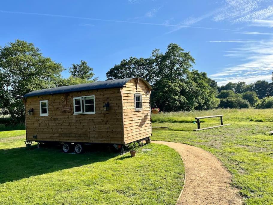 Mountbatten Shepherds Hut & Buckhurst Shepherds Hut Ashford  Exterior foto