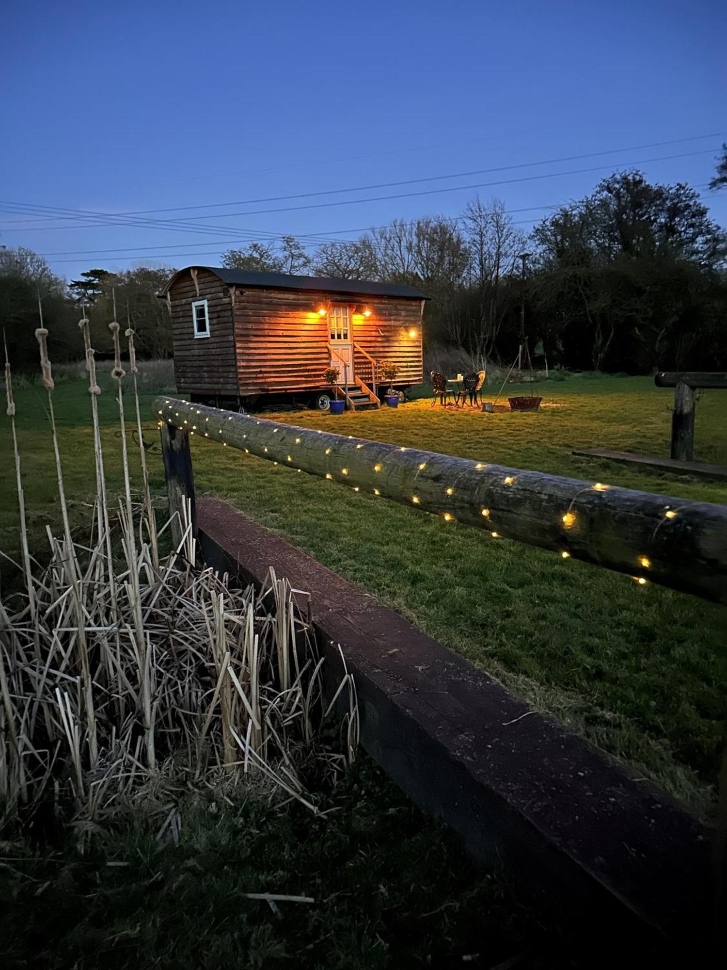 Mountbatten Shepherds Hut & Buckhurst Shepherds Hut Ashford  Exterior foto
