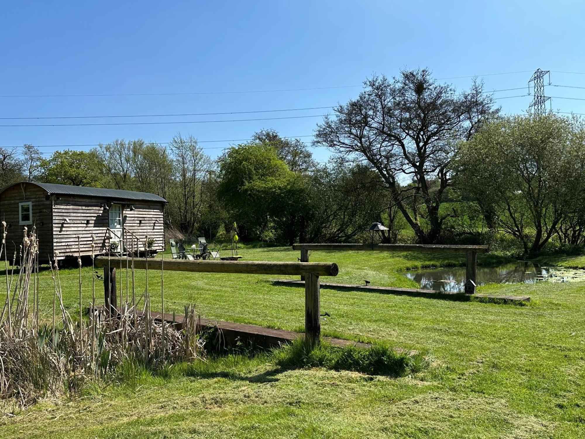 Mountbatten Shepherds Hut & Buckhurst Shepherds Hut Ashford  Exterior foto