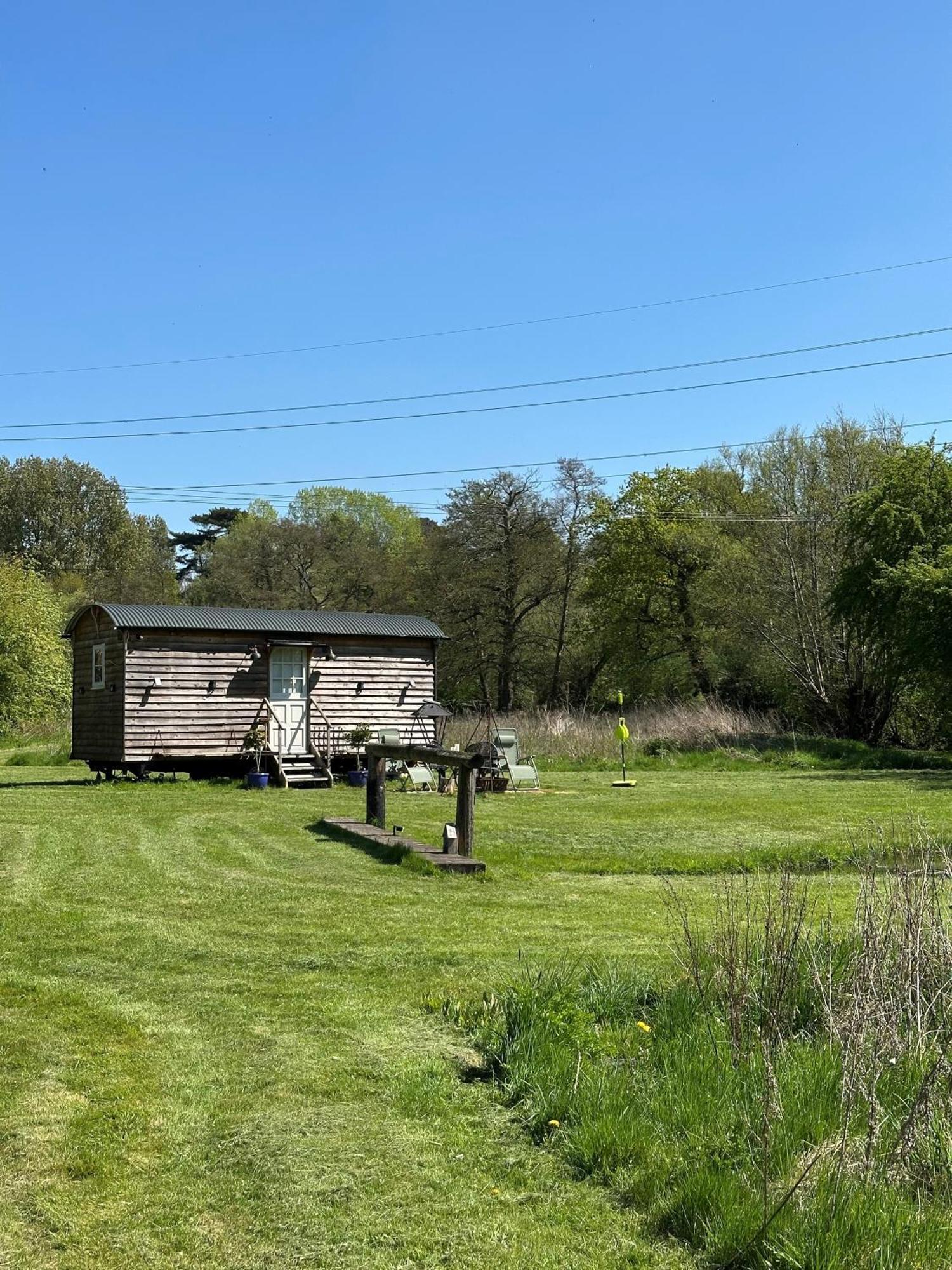 Mountbatten Shepherds Hut & Buckhurst Shepherds Hut Ashford  Exterior foto