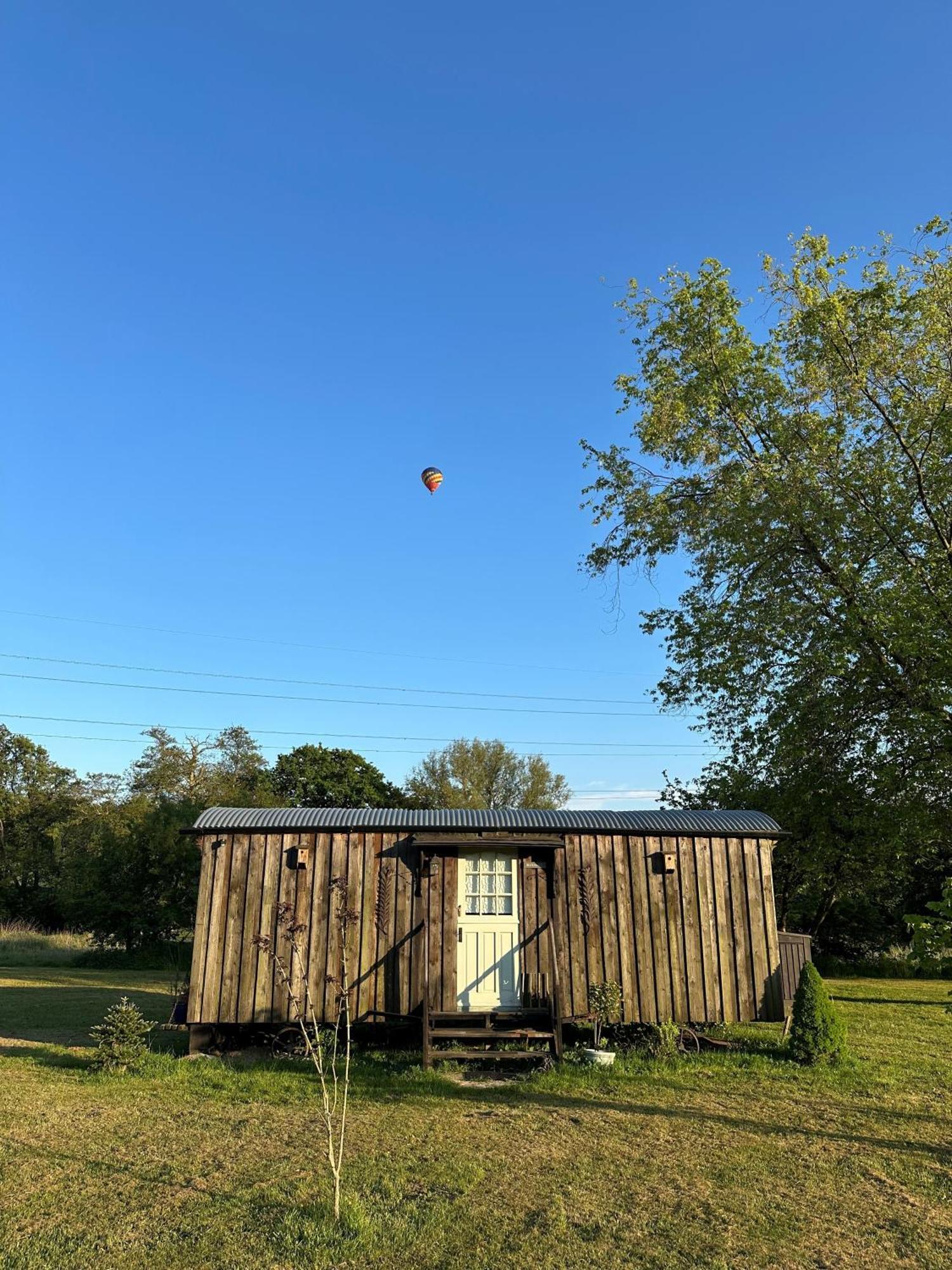 Mountbatten Shepherds Hut & Buckhurst Shepherds Hut Ashford  Exterior foto